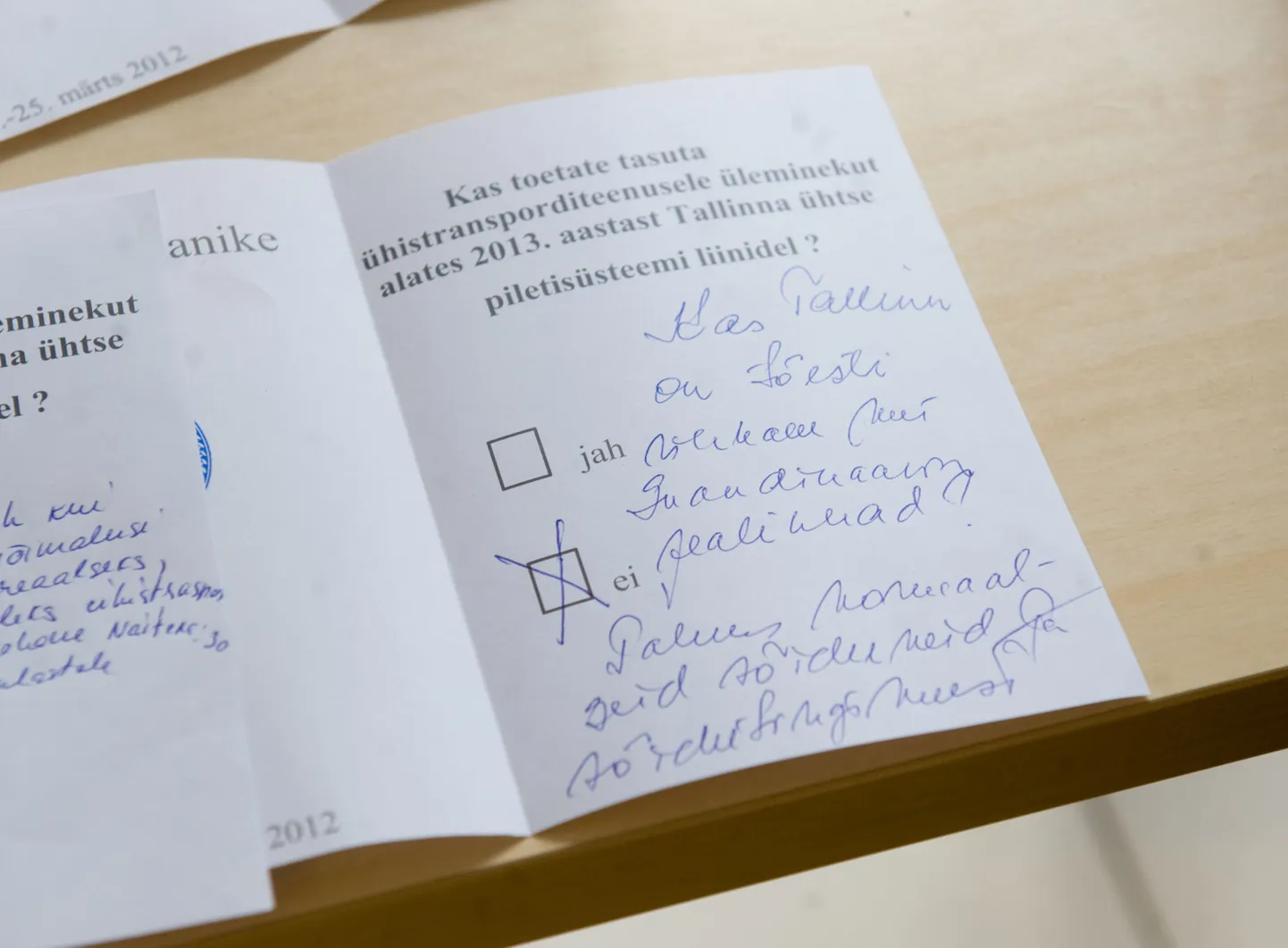 Inimesed olid hääletussedelitele ka mitmesuguseid kommentaare kirjutanud.