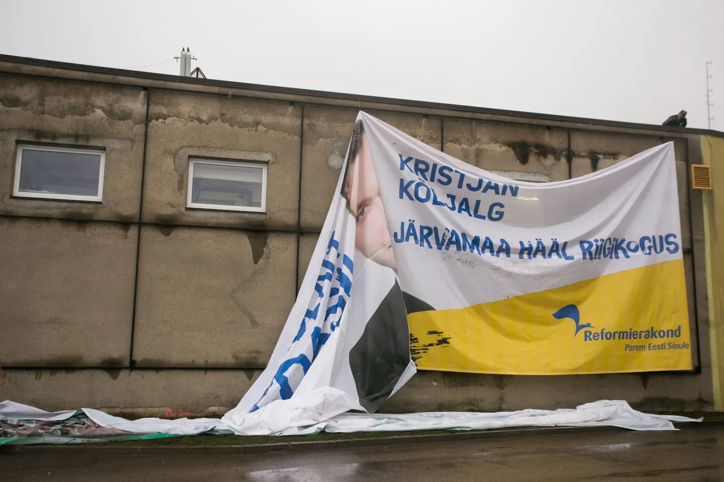 Parteid lasevad oma reklaamid maha võtta.