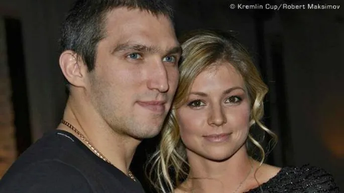 Фотоның астында жалаңаш эротика бар