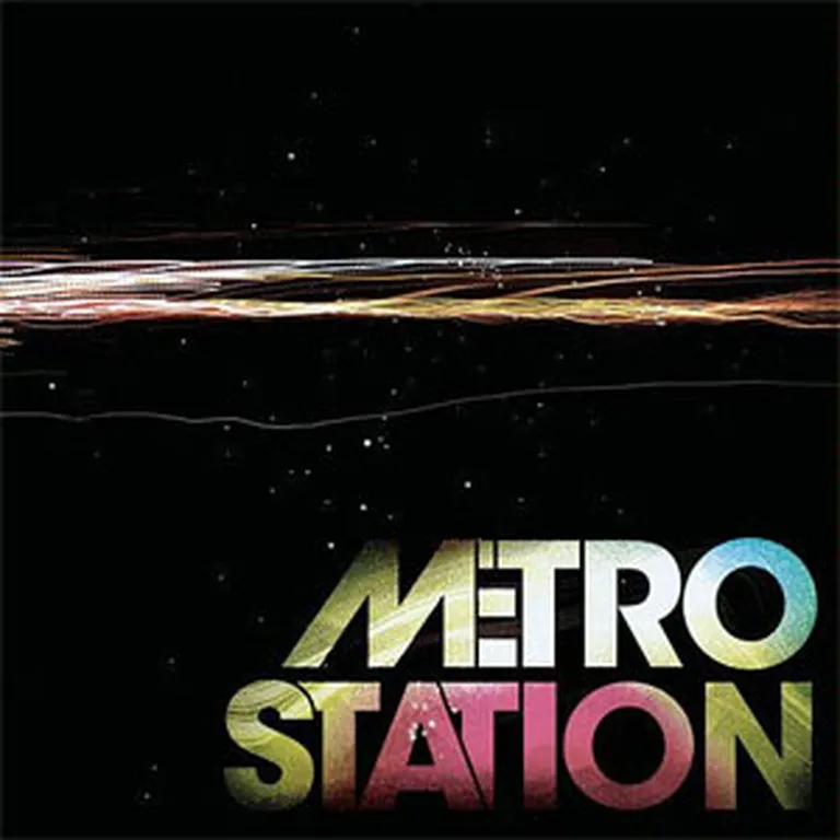 35. vietā jaunā amerikāņu popgrupa Metro Station ar "Metro Station".