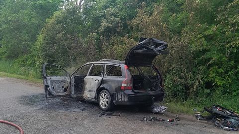 Koeraveres põles sõiduauto maani maha