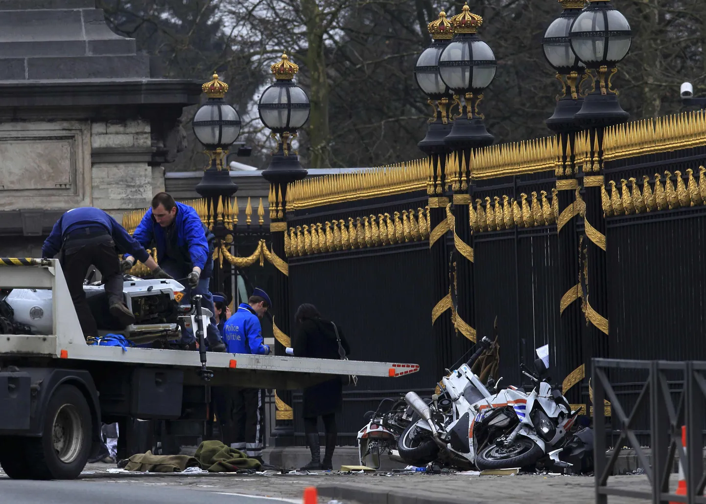 В Брюсселе самоубийца задавил полицейских.