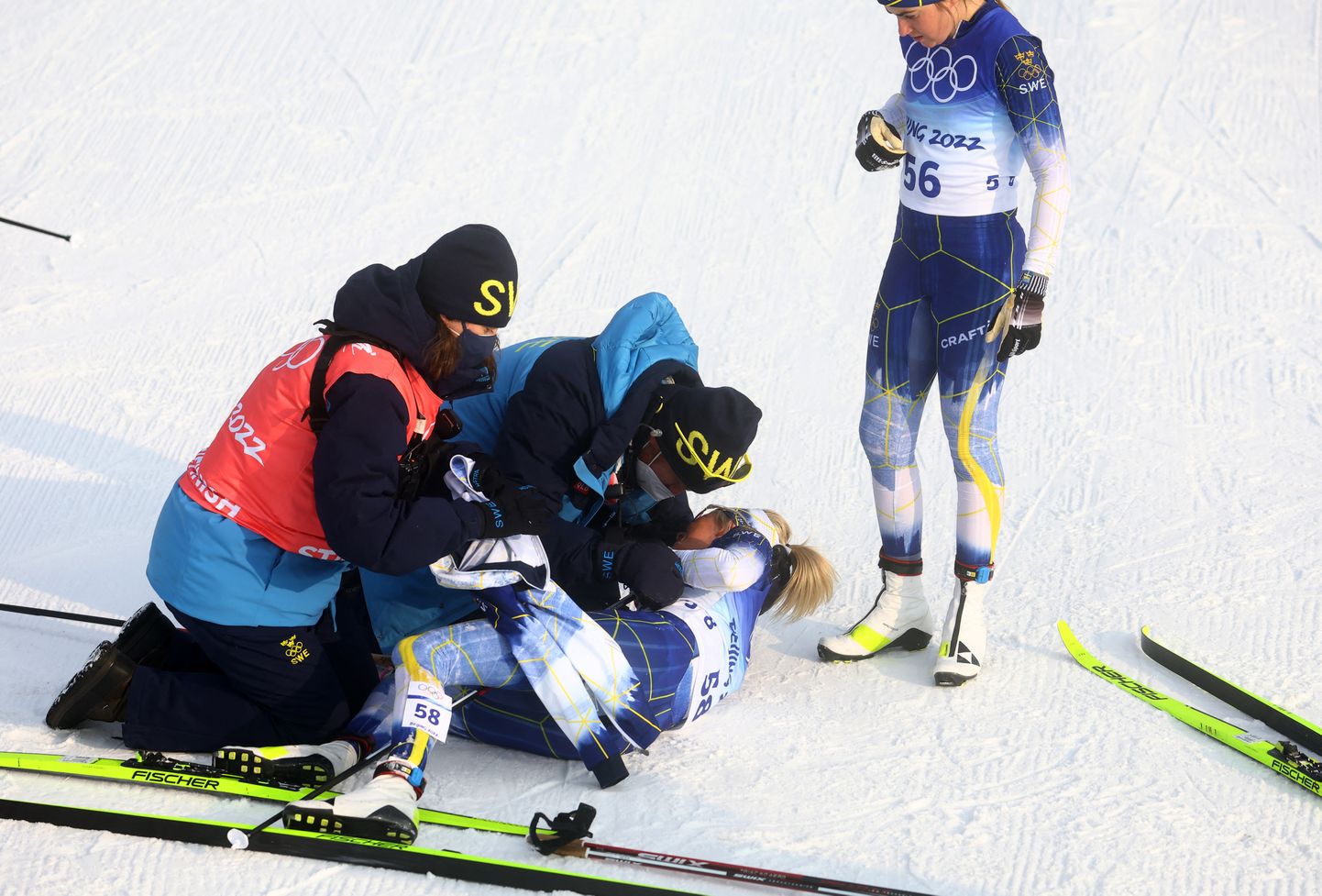 Frida Karlsson vajas pärast finišit kohe Rootsi koondise arstide abi.