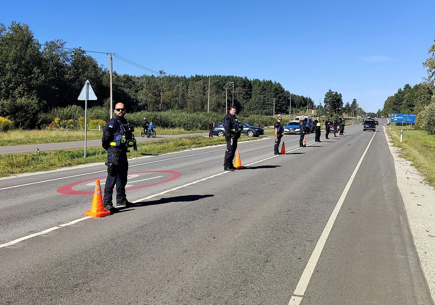 В ходе организованного в Вирумаа дорожного рейда сотрудники полиции проверили почти десять тысяч водителей.
