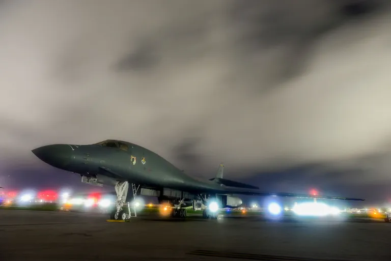 USA õhujõudude B-1B pommitaja Guami saarel.