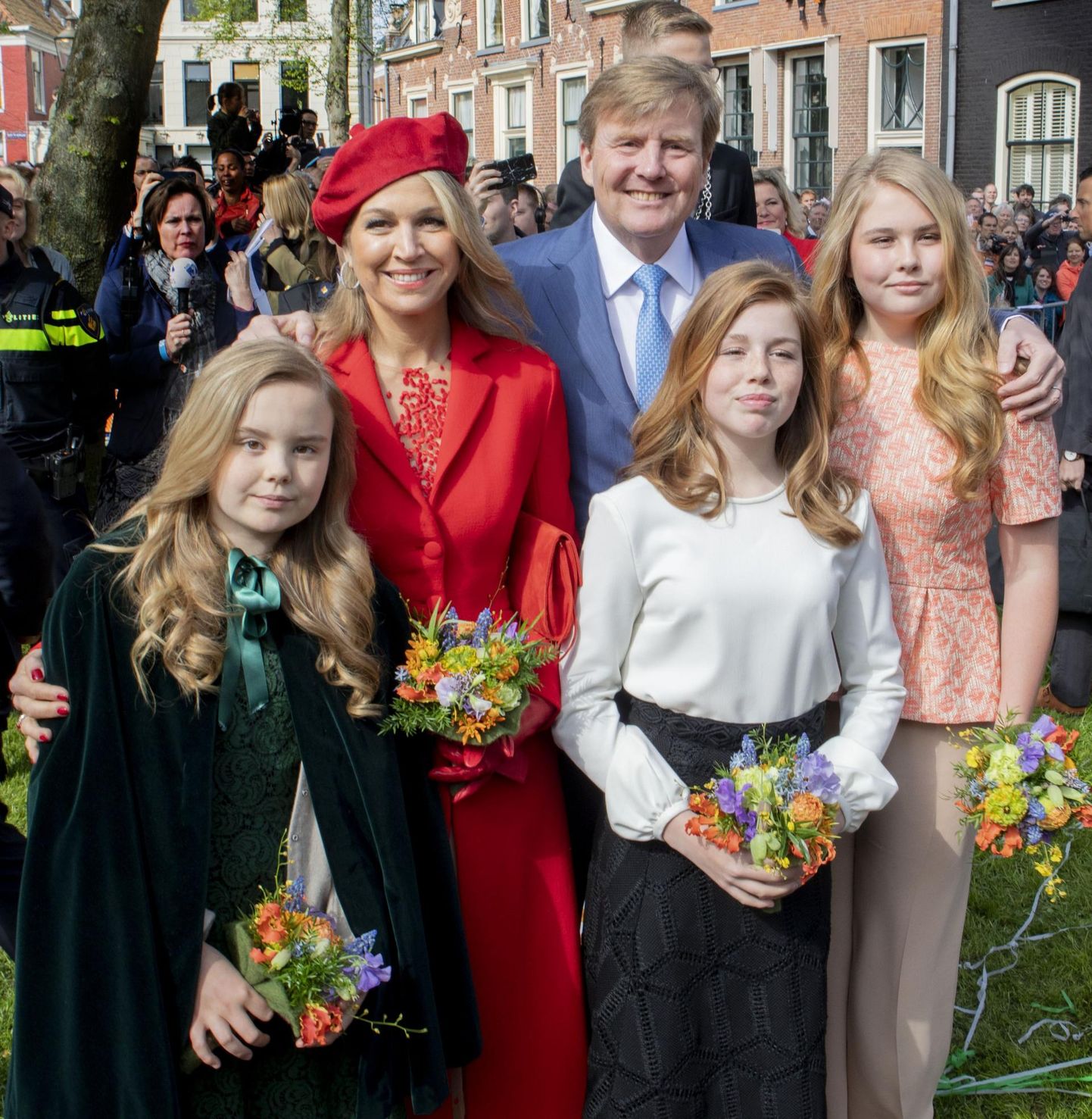 Kuningapäeva tähistamine Hollandis. Vasakult: printsess Alexia, kuninganna Máxima, kuningas Willem-Alexander, printsess Ariane ja printsess Amalia.