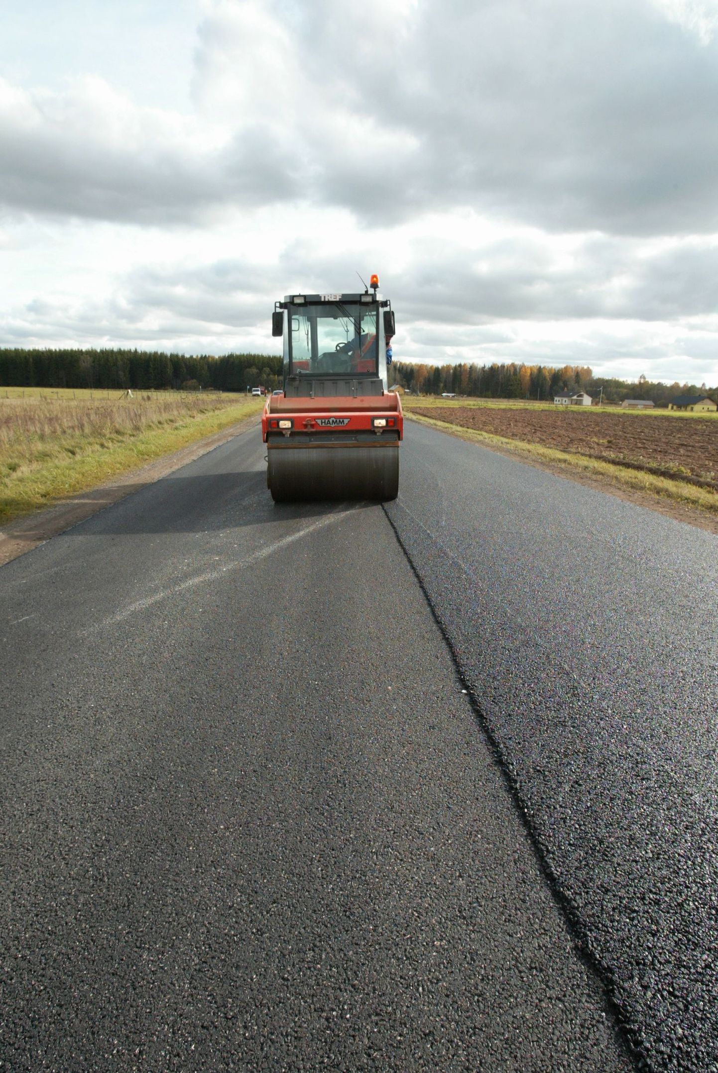 EAS toetab Eesti-Läti projekti raames Kilingi-Nõmme ja Mazsalaca vahelise tee remonti. Foto on illustreeriv.