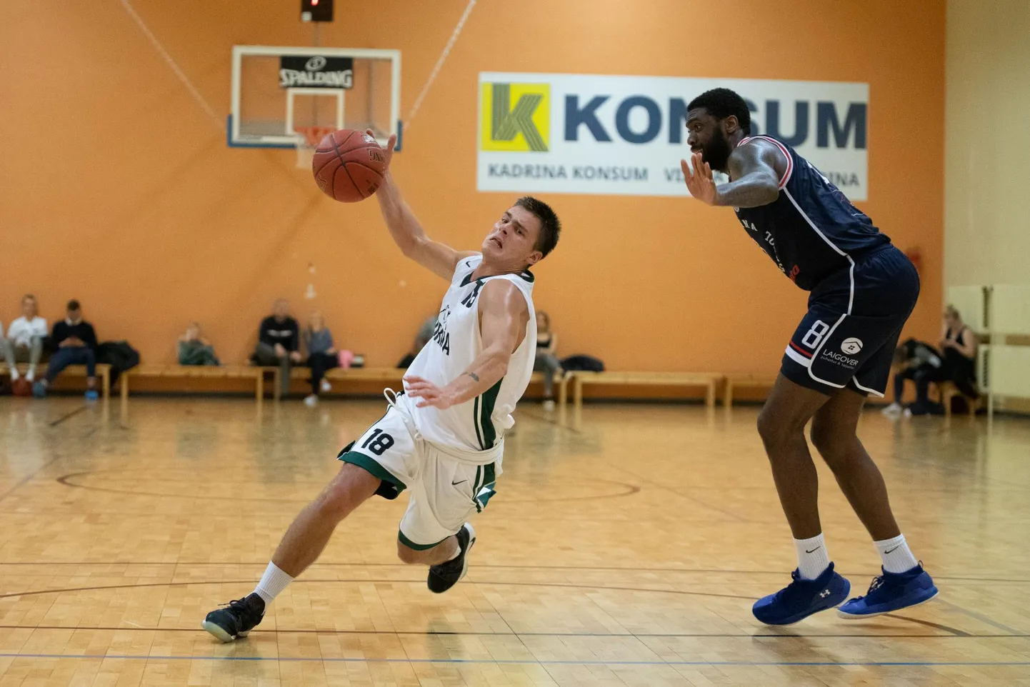 Lennukate jalgadega Raimond Tribuntsovi pingutustest jäi pisut vajaka, et Kadrina Karud oleksid võinud korvpalli esiliiga hooaja esimesest võidust rõõmu tunda.