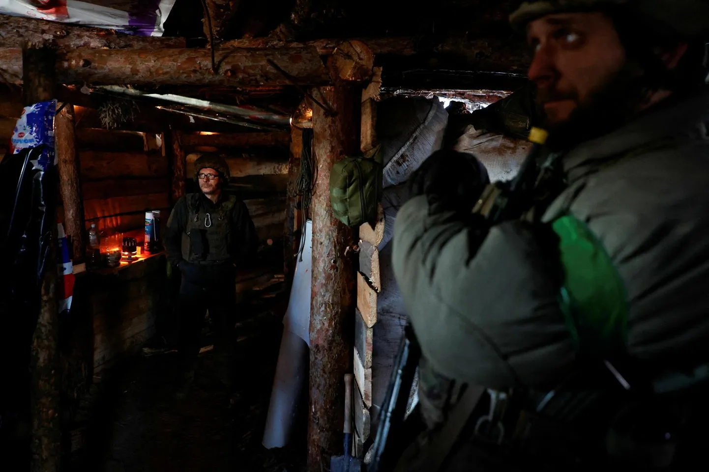 Ukraina rahvuskaardi sõdurid varjendis idarindel Kreminna lähistel.