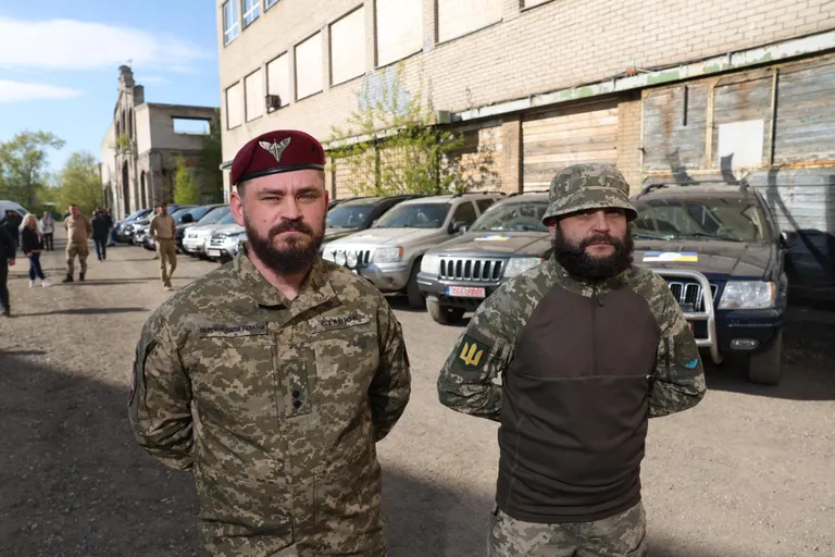Раненые украинские солдаты: слева Андрей Стасюк (35) и Тарас Варнава (38), оба из Ивано-Франковской области.