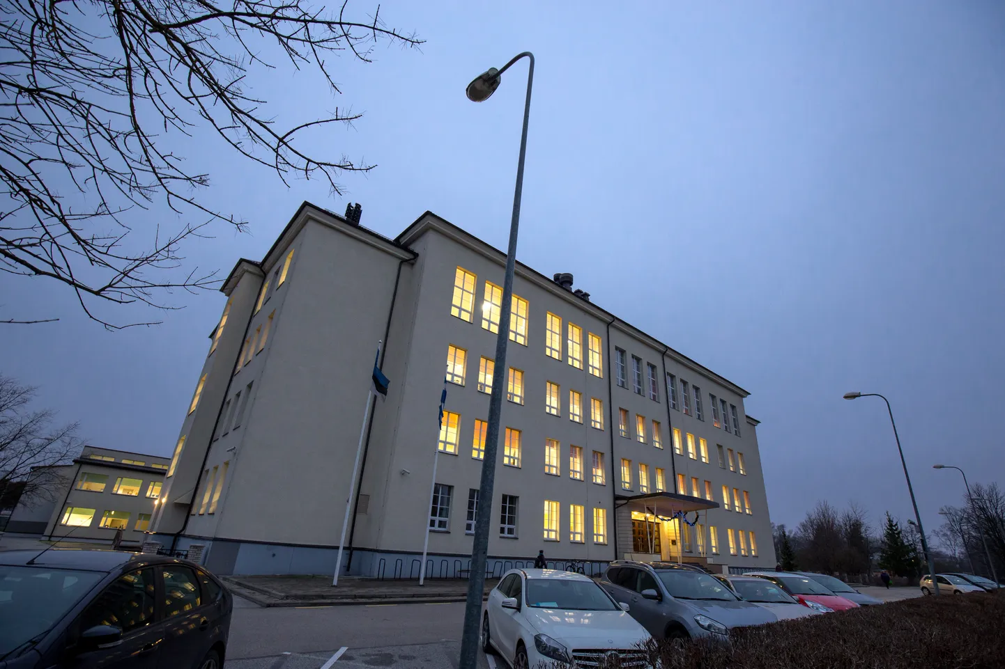 Muu hulgas süüdistatakse kahes koolis toitlustusjuhina töötanud naist Ülejõe põhikooli söökla- ja kohvikutulu omastamises.