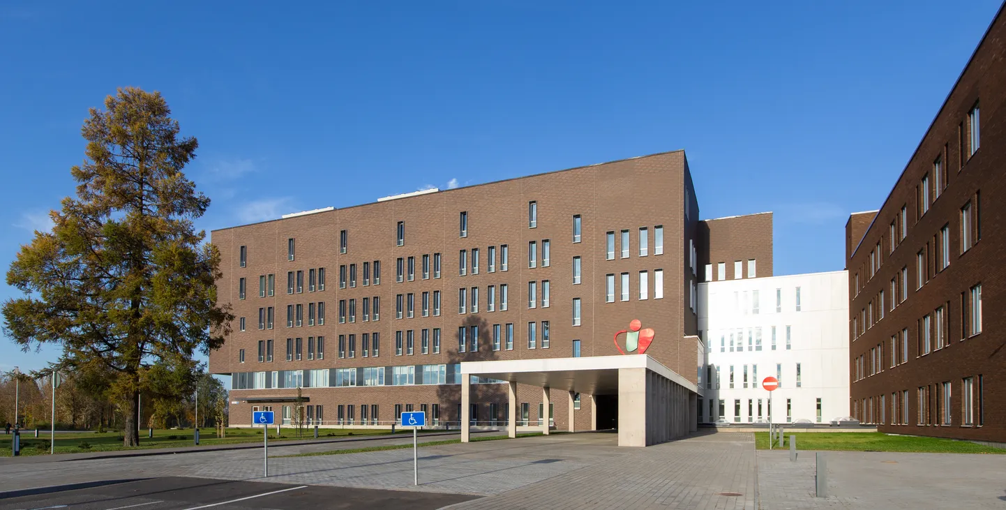 Ida-Viru keskhaigla uus aktiivravikorpus asub Kohtla-Järvel Ahtme linnaosas.