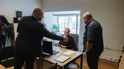 JUHTKIRI ⟩ Poliitilise absurdi õppetund