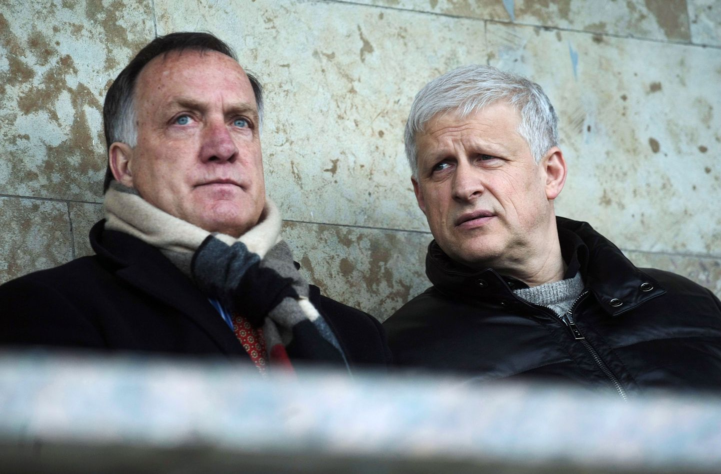 Сергей Фурсенко (справа) и Дик Адвокат наблюдают на стадионе за матчем.