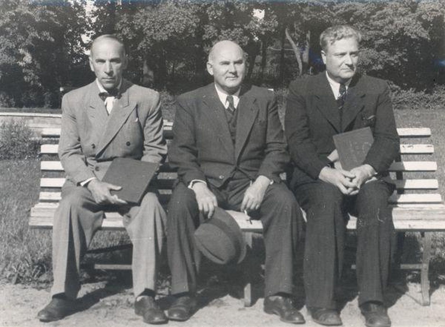 Johannes Semper, Johannes Vares-Barbarus ja August Jakobson u aastal 1939.