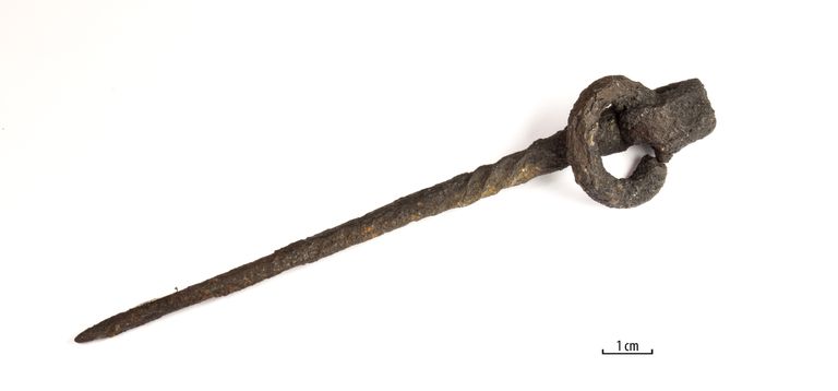 Sulevimägi 4/6 kinnistult leitud metallese – 13. sajandi alguse Novgorodi kaupmehe kirjutusvahend?