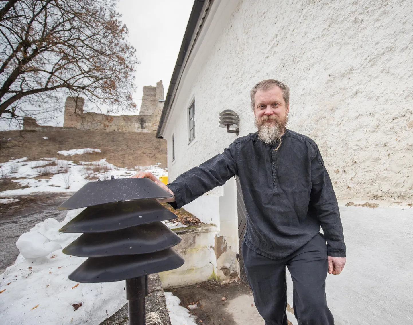 Rakvere Vabakooli Selts ostis Rakvere endise vallamaja, kuhu juhatuse liikme Paul Priksi sõnutsi plaanitakse Waldorfi lasteaeda.