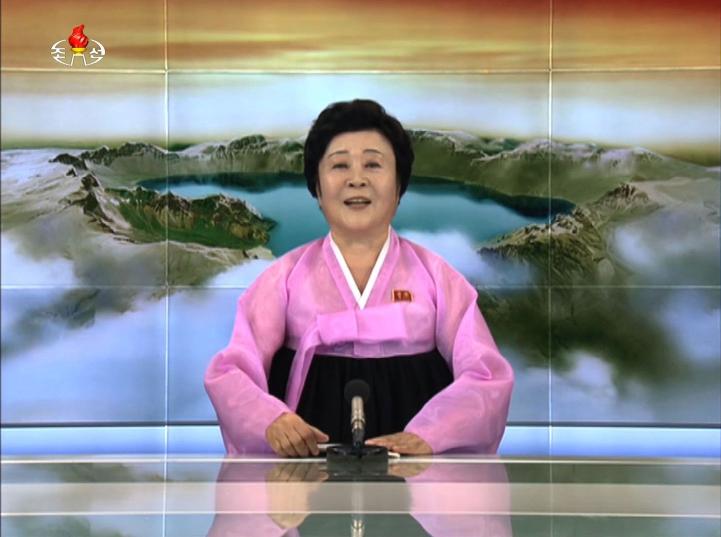 Põhja-Korea riikliku telekanali legendaarne uudisteankur Ri Chun-hee.