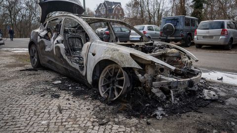 Ekspert hoiatab: põlenud elektriauto võib uuesti süttida ka tunde hiljem