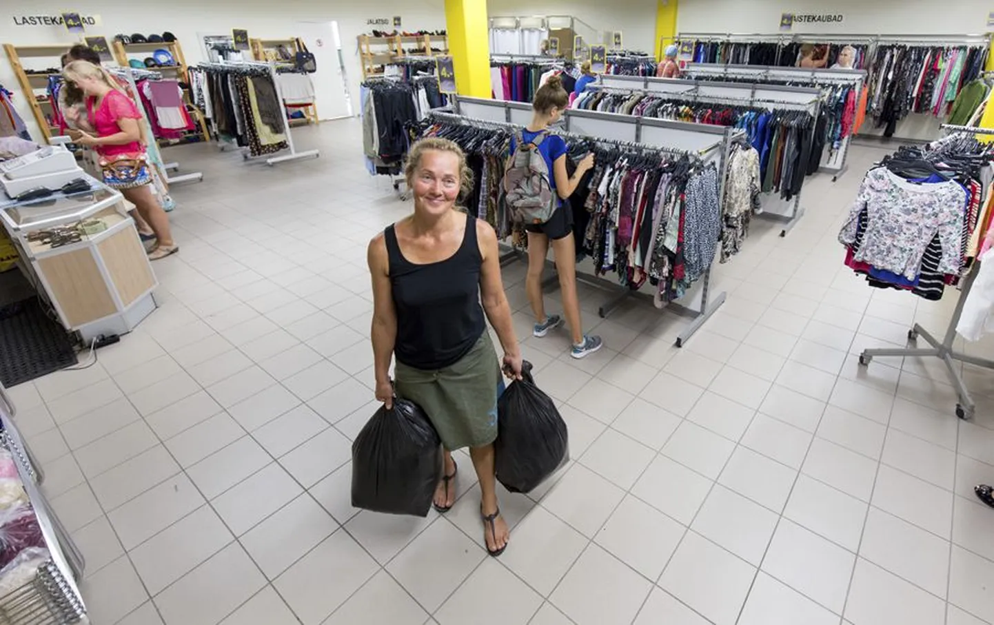 Viljandlane Anu Sööt soovis oma rõivaid Humana kaudu taaskasutusse saata, kuid tõdes kohapeal üllatuseks, et kauplus ei võta annetusi vastu.