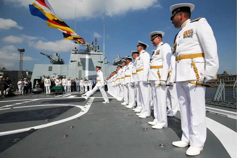 Admiral Gorškovi fregati meeskond.