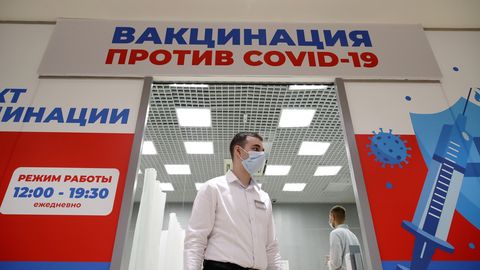Как проходит кампания по обязательной вакцинации в России