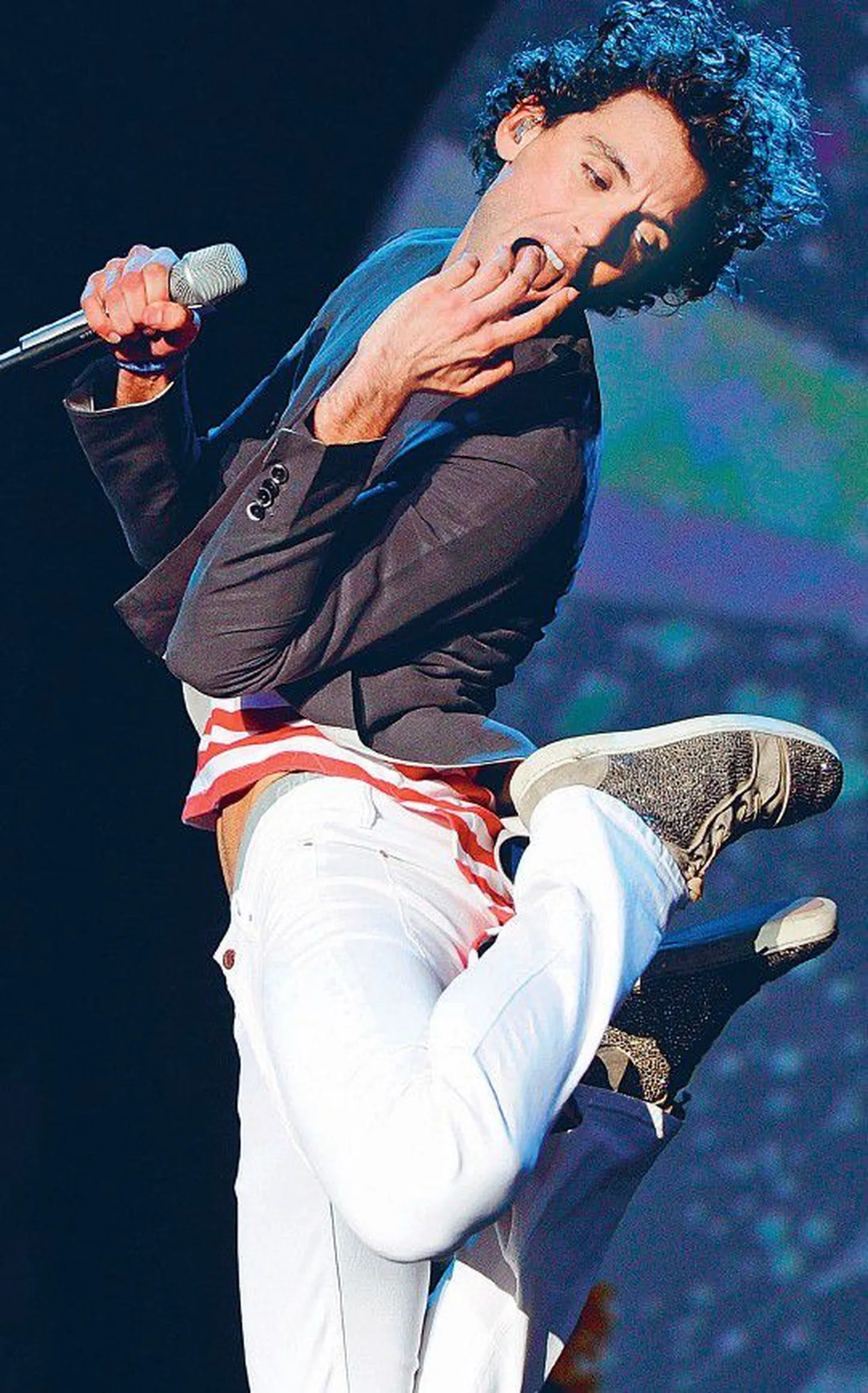 4. juulil esines Mika muusikafestivalil Prantsusmaal Belfortis.
