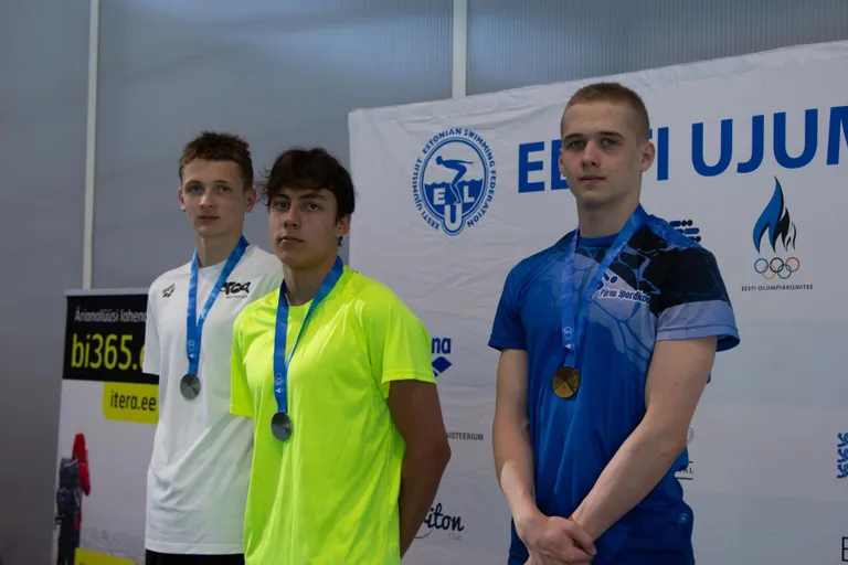 Dmitri Sillaste (paremal) teenis esivõistlustel kolm medalit.