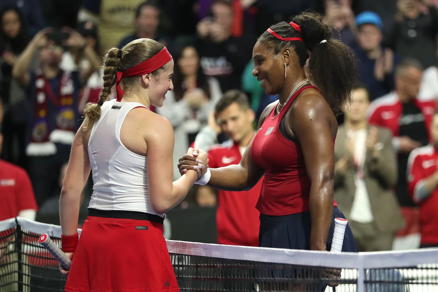 Aļona Ostapenko un Serēna Viljamsa