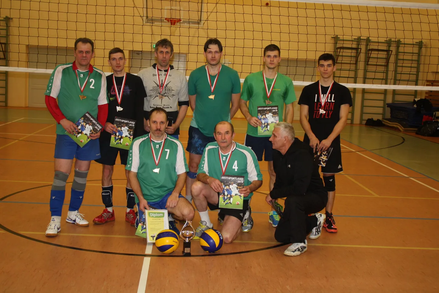 Karika võitnud Valgamaa Spordiveteranide Seltsi esindus