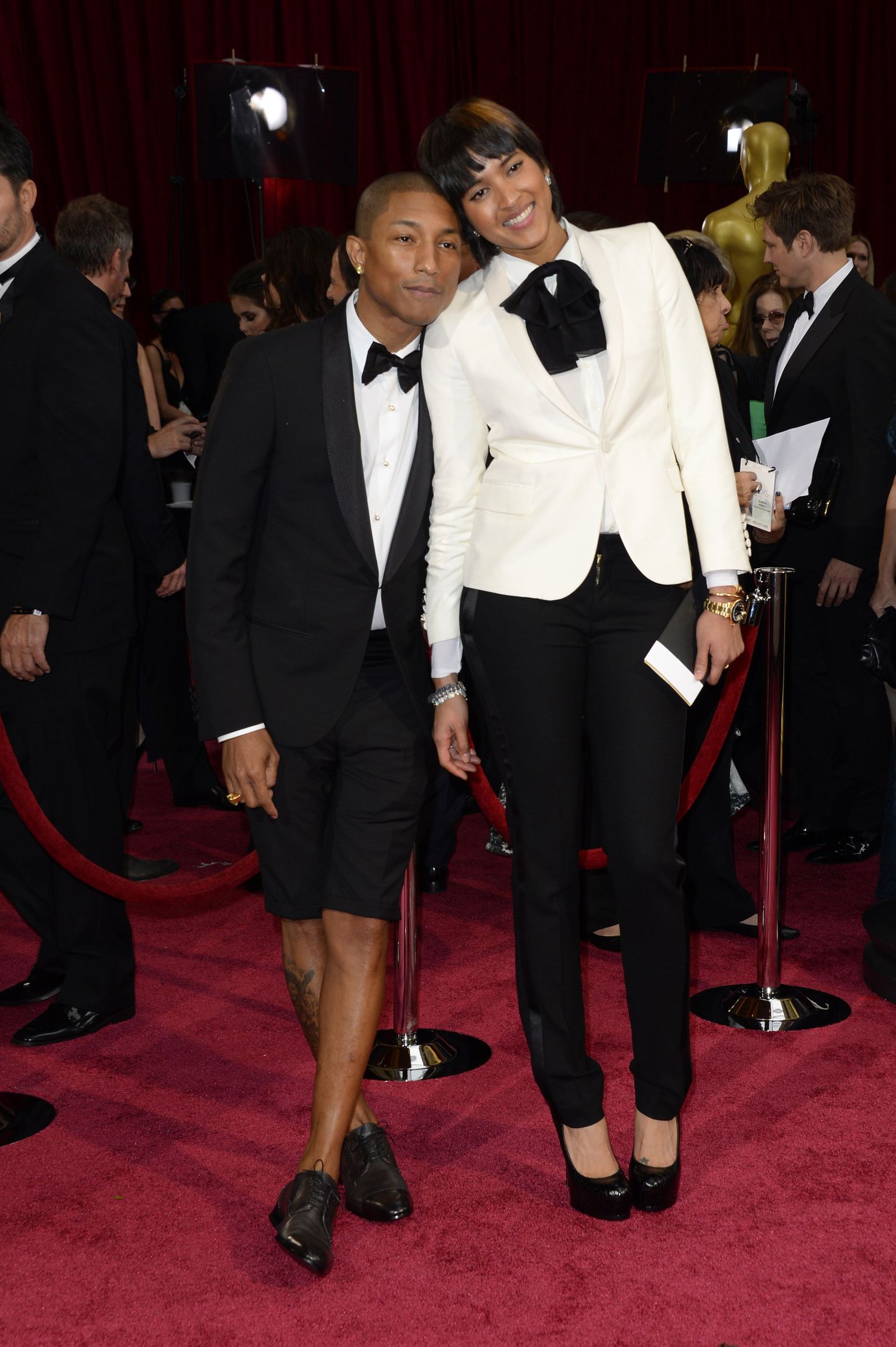 Pharrell Williams, left, and Helen Lasichanh arrive at the Oscars on Sunday, March 2, 2014, at the Dolby Theatre in Los Angeles.  (Photo by Dan Steinberg/Invision/AP) / TT / kod 436