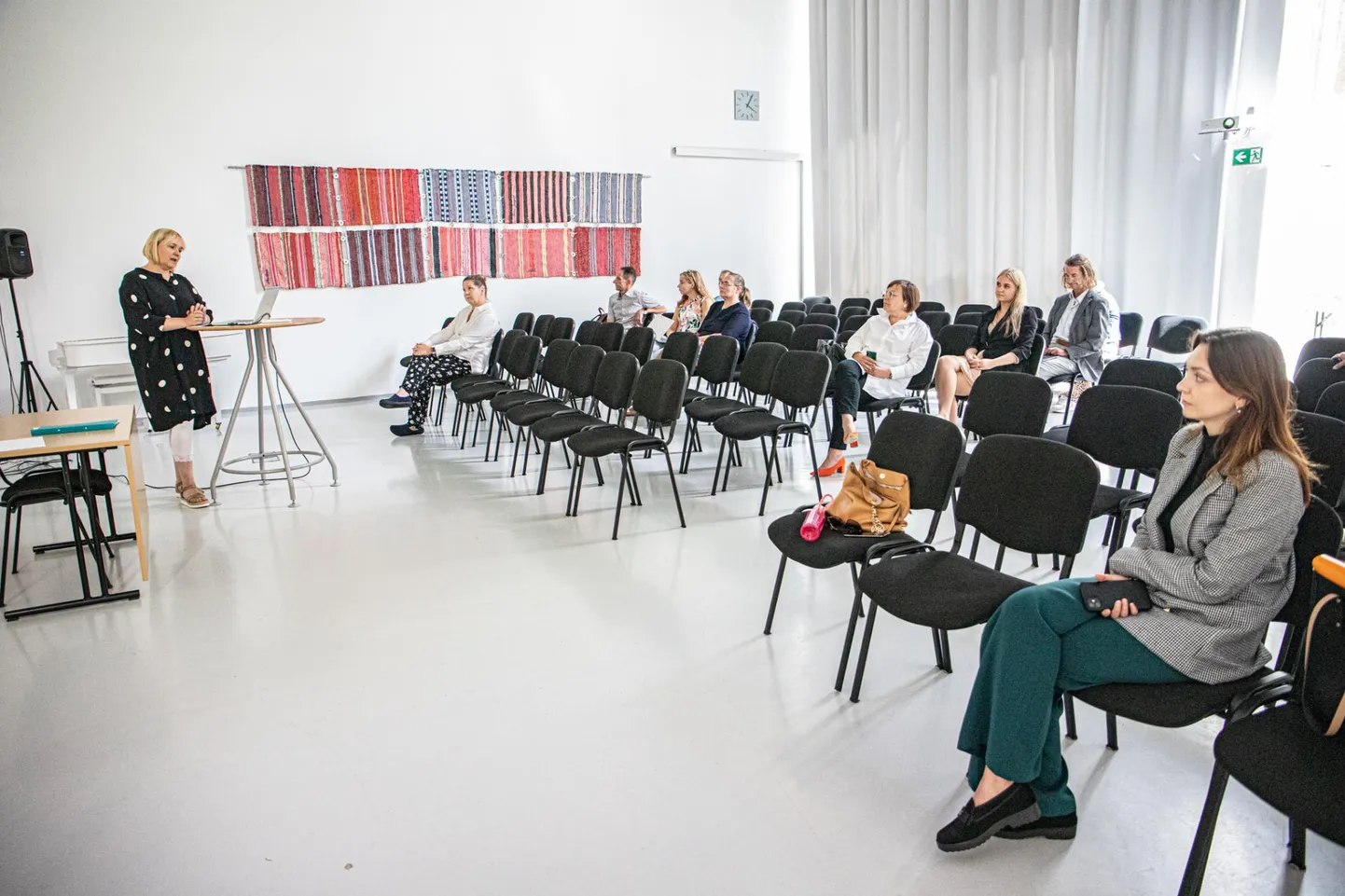 Pärnu arengukava, eelarvestrateegia ja kliimakava avalikule arutelule kogunes käputäis inimesi.