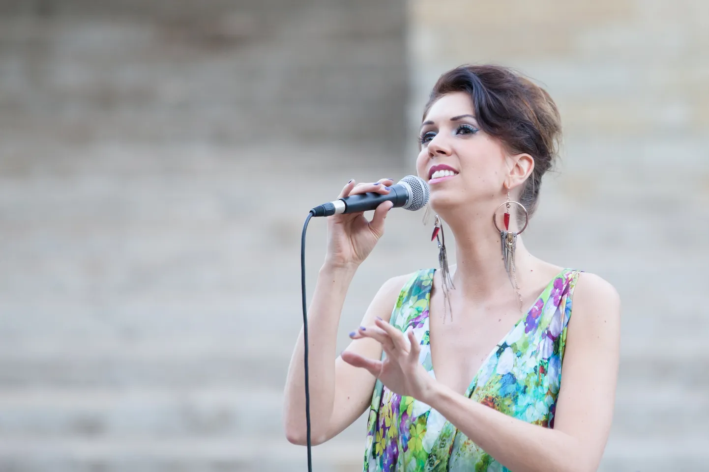 Laura (fotol) laulab koos Jakko Maltisega kontserdil "Eesti popi klassika" 17. juulil kell 19 Saka rahvamajas.