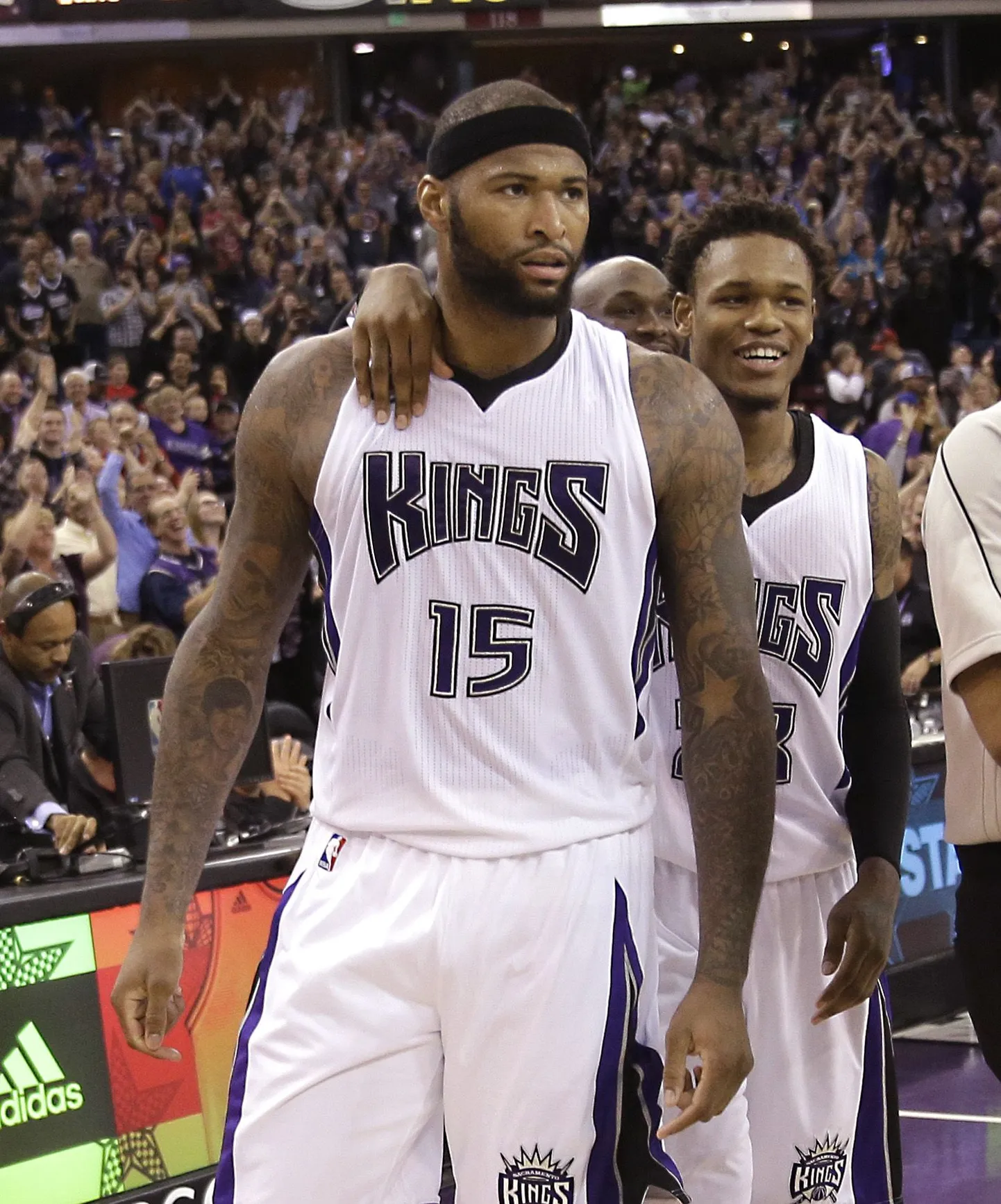 DeMarcus Cousins (vasakul).