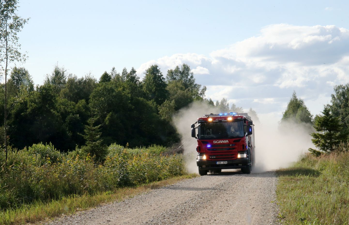 Päästjatel tuli eile kustutada Põltsamaal kaheksa hektari ulatuses põllule levinud tulekahjut.