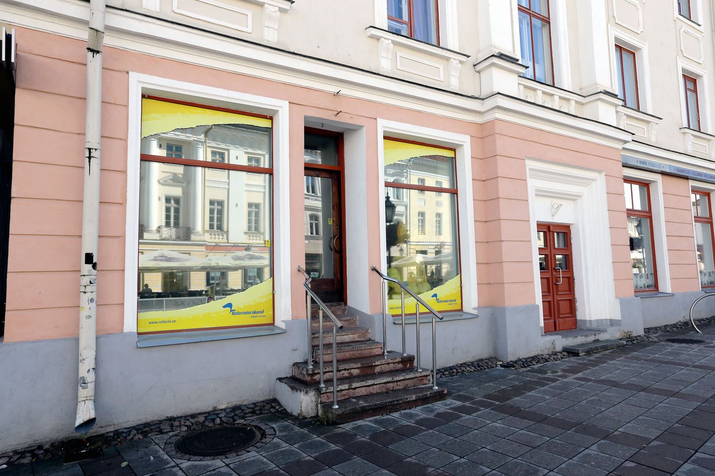 Reformierakonna Tartu kontor aadressil Raekoja plats 11, mida soovis turuhinnast kõrgema summa eest rentida TÜ kliinikumi lastefond.