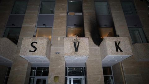 VIDEO ⟩ Praha Vene kultuurikeskust rünnati süütepommidega