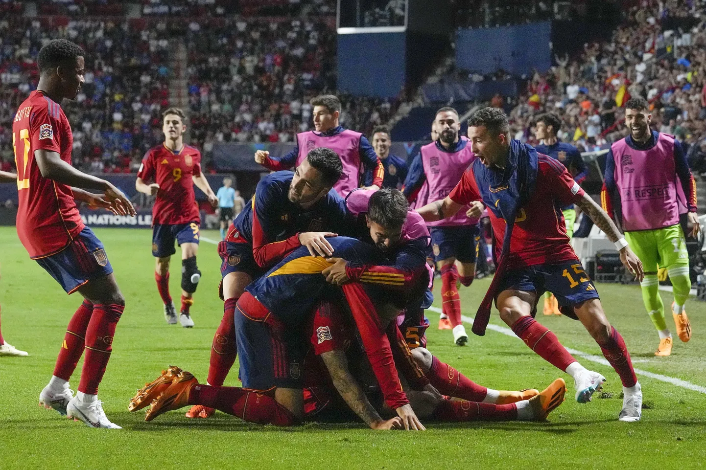 Hispaania koondis tähistamas pääsu UEFA Rahvuste liiga finaali.