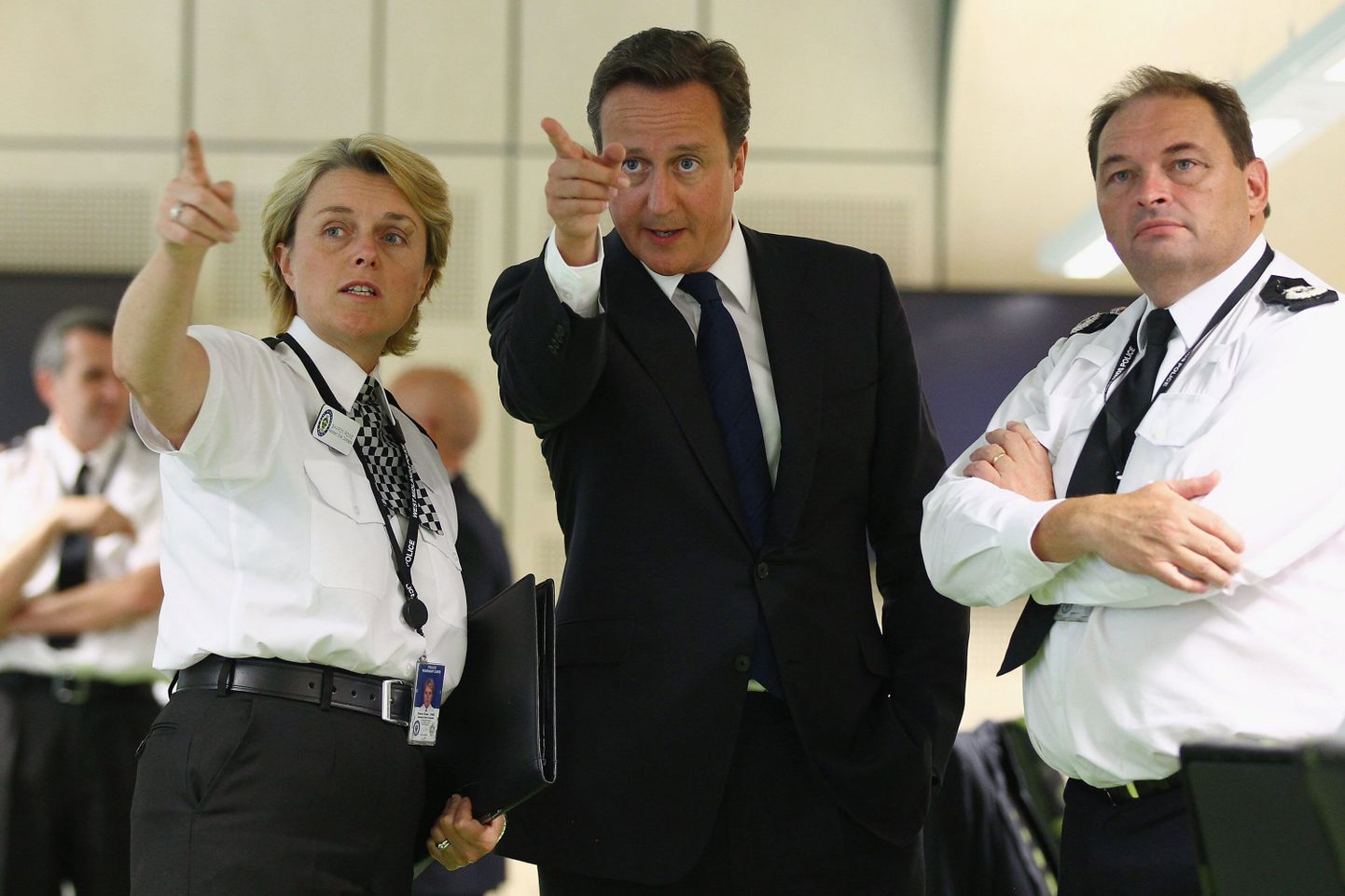 Briti peaminister David Cameron eile Birminghamis kohalike politseiülematega.