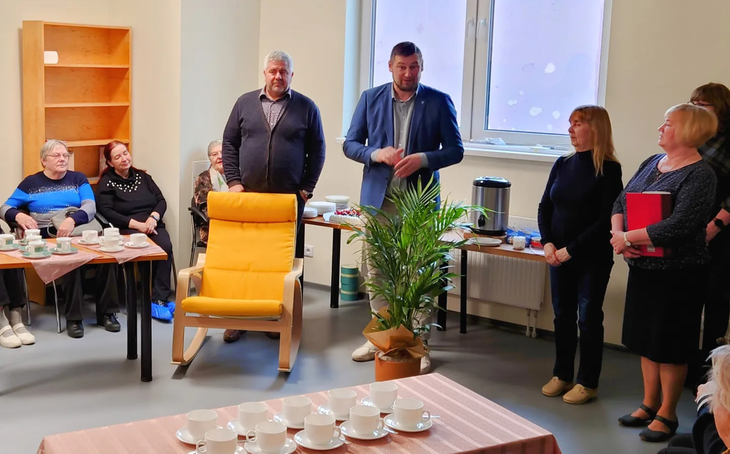 Puhja teenuskeskuse avasid abivallavanem Heiki Hansen (vasakult), vallavanem Priit Värv, Puhja raamatukogu juhataja Leini Laars ja päevakeskuse juhataja Milvi Sepp.