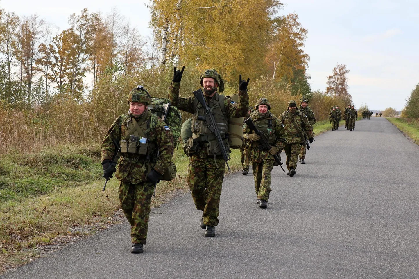 Kaitseliidu sõdurioskuste kursusel jätkus Pärnu linnakaitsjatel veel rännaku lõpusirgelgi jaksu jooksusammudeks.