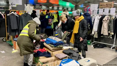 Немцы проявляют большую готовность помочь украинским беженцам. На фото: центр пожертвований на вокзале Берлина