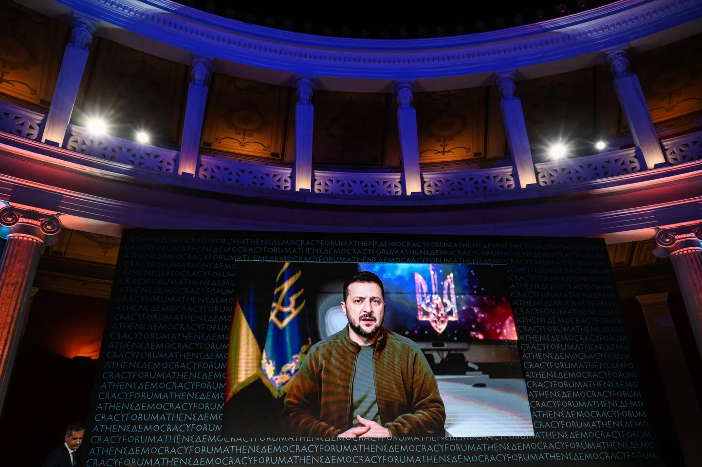 Ukraina president Volodõmõr Zelenskõi Ateena Demokraatiafoorumil kõnelemas.