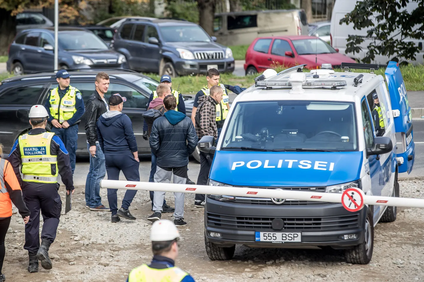 Septembri lõpus avastas politsei kohtumaja ehituselt seitse registreerimata ukrainlast.