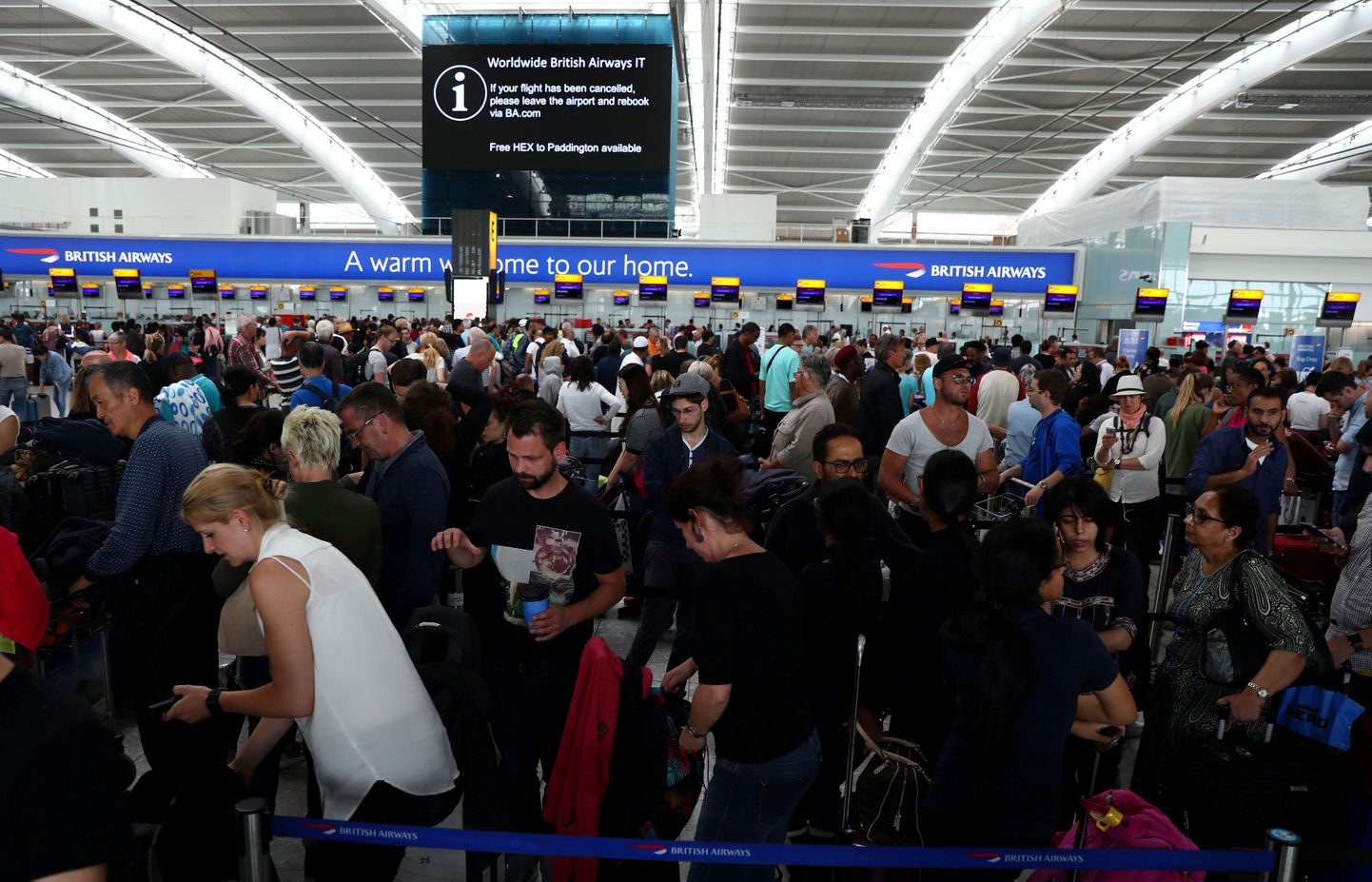 Reisijad Londoni Heathrow lennujaamas.