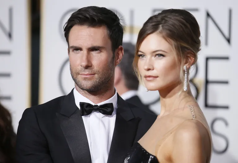 Musician Adam Levine ja Behati Prinsloo. REUTERS/Danny Moloshok (UNITED STATES - Tags: ENTERTAINMENT)(GOLDENGLOBES-ARRIVALS) / Scanpix