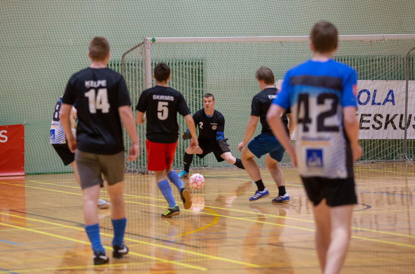 Viljandi Tulevik pidas saalijalgpalli turniiri, et tuua inimesed pühade ajal sportima.