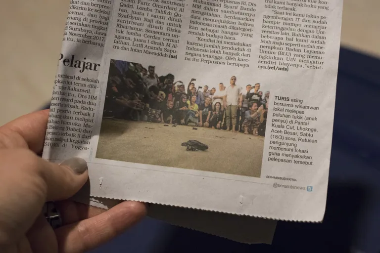 Uudisnuppu Lampuuki rannas toimunud üritusest võis leida ka järgmise päeva kohalikust päevalehest Serambi Kutaraja.