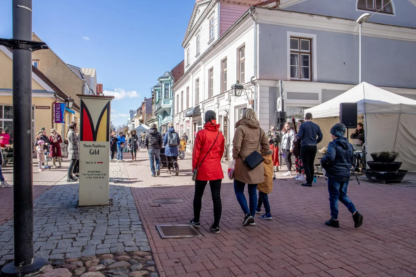 Pühavaimu tänavale kaevatav kraav lõikab Rüütli tänava läbi.
