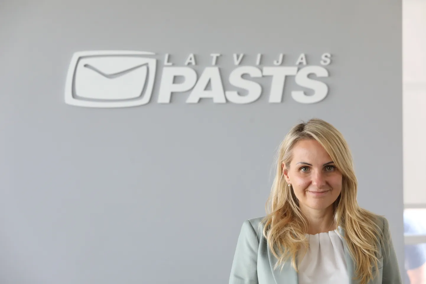 Руководитель Latvijas pasts Беата Краузе-Чеботаре.